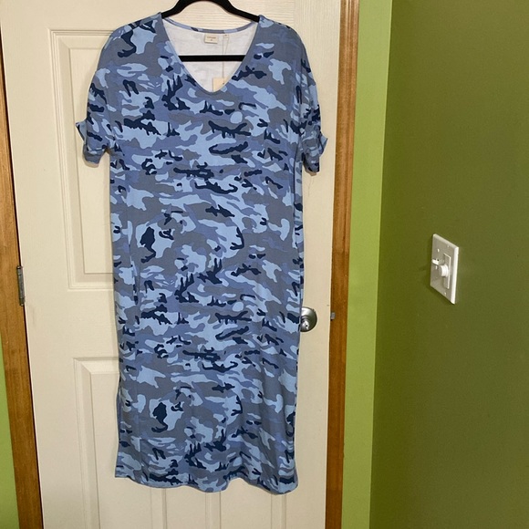 Cream , leopard print beautiful diff shades of blue. Ptp 20 length 40. Denmark - Picture 1 of 6